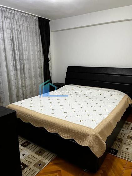 Apartament cu 3 camere decomandat, mobilat în Lunei
