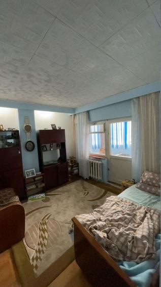 Apartament cu 3 camere decomandat, mobilat în Exterior Vest