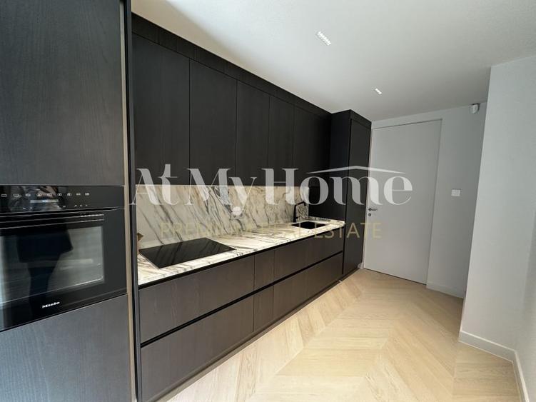 Apartament cu 4 camere decomandat în Kiseleff
