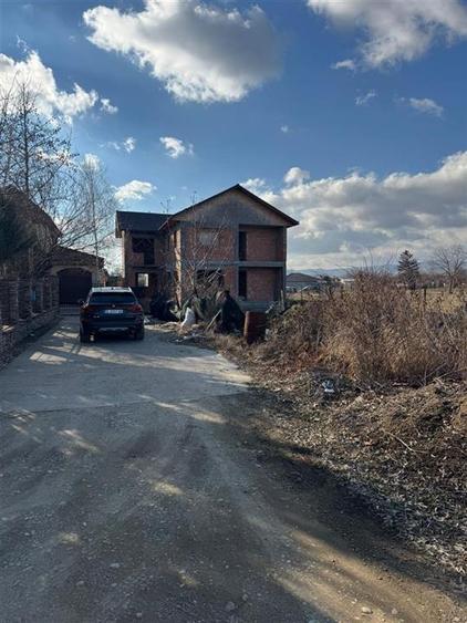 Casă individuală cu 5 camere cu Teren 377 Mp în Câmpineanca