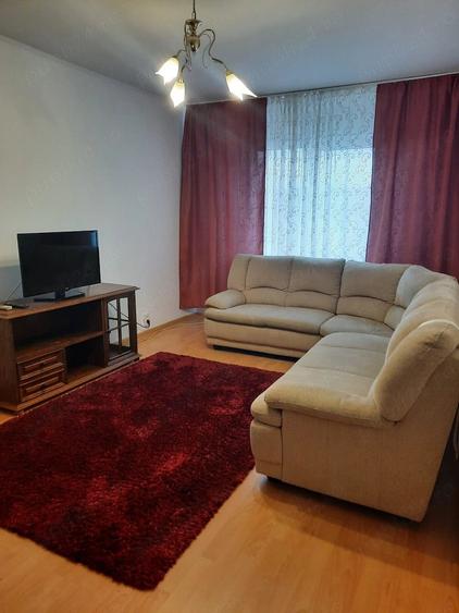 Apartament cu 3 camere decomandat în Malu Roșu