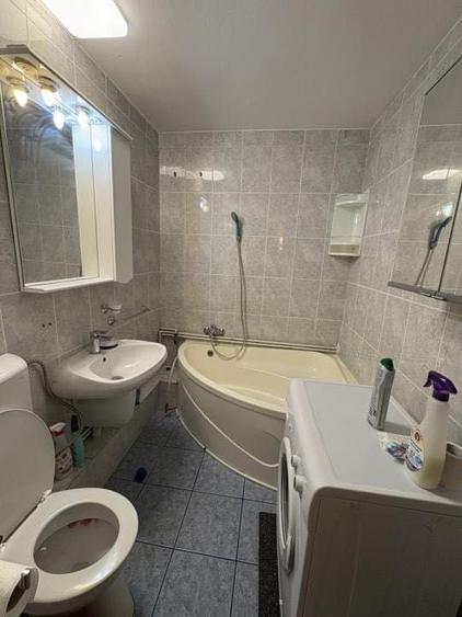 Apartament cu 3 camere decomandat în Păcii