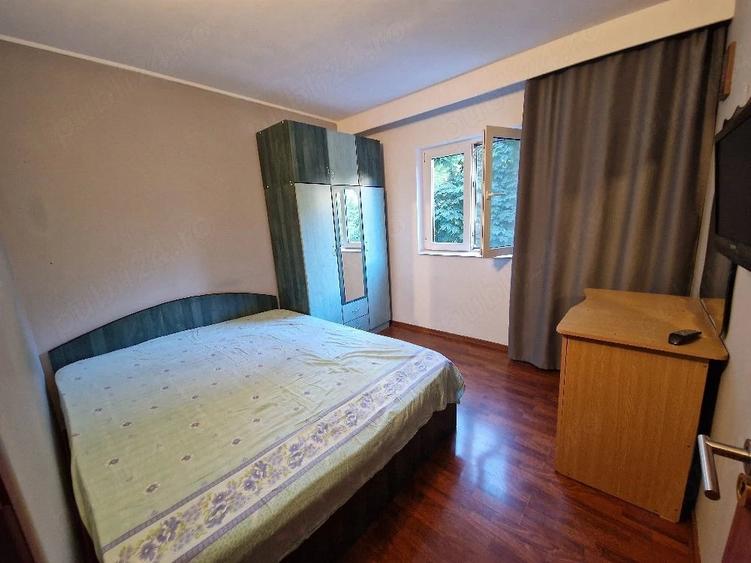 Apartament cu 3 camere semidecomandat în Bularga