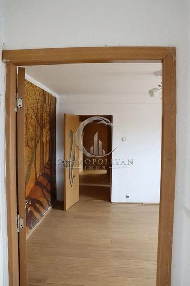 Apartament cu 3 camere semidecomandat în Dorobanți 1