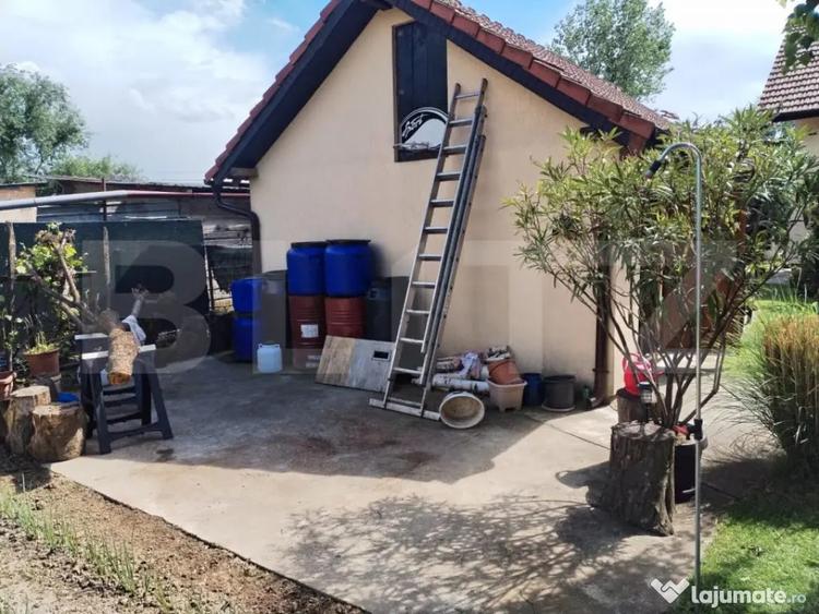 Casă cu 4 camere cu Teren 1241 Mp în Amați