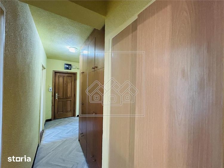 Apartament cu 2 camere decomandat în Ștrand