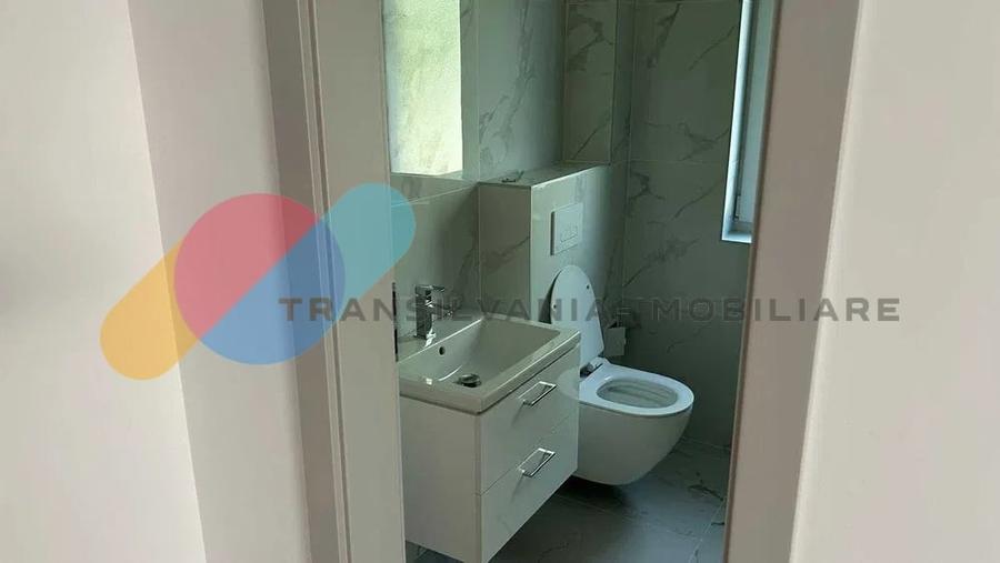 Duplex cu 4 camere cu Canalizare în Florești