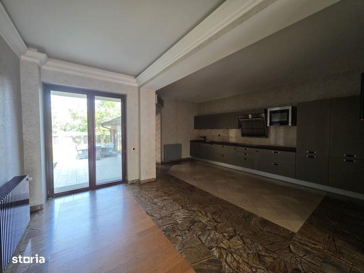 Casă cu 4 camere în Dămăroaia