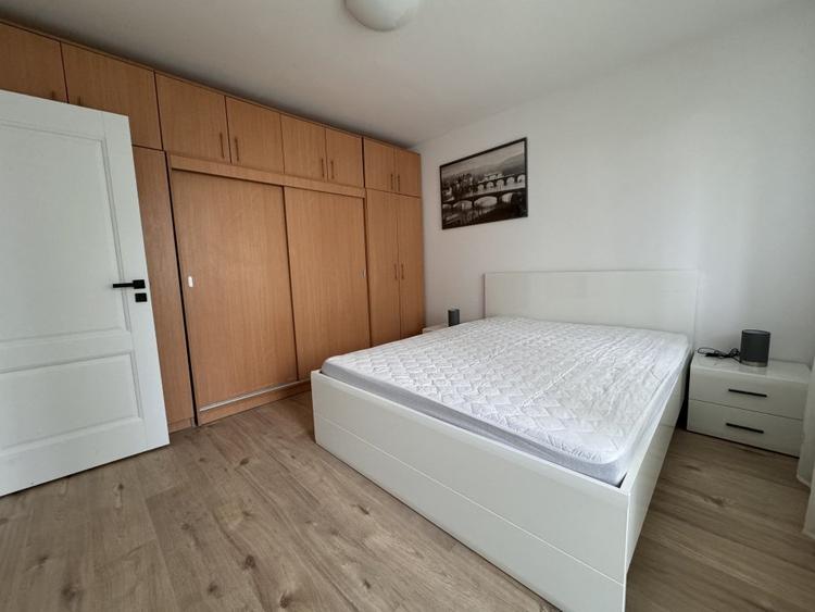 Apartament cu 3 camere decomandat, mobilat în Titan