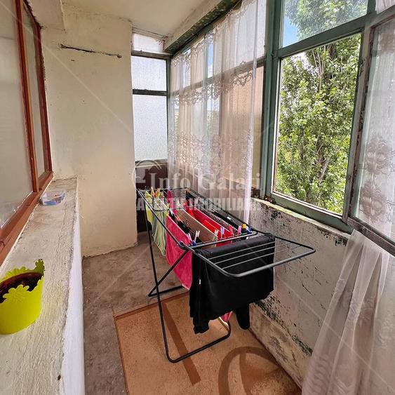 Apartament cu 3 camere semidecomandat în Siret
