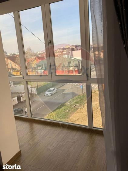Apartament cu 3 camere, mobilat în Craiovița Nouă