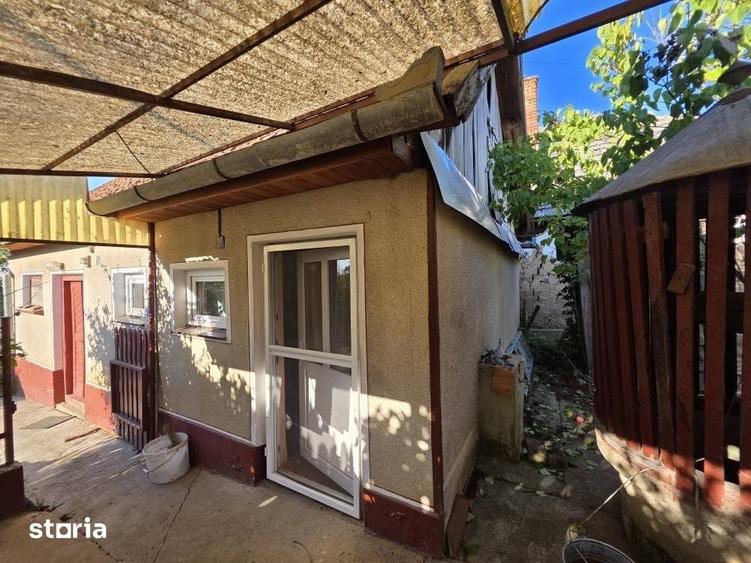 Casă cu 4 camere cu Teren 1190 Mp în Cetariu