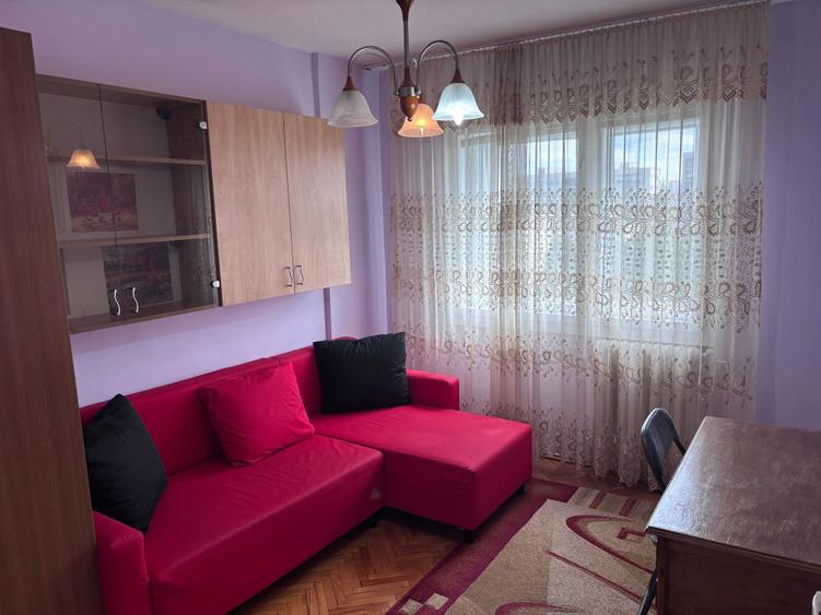 Apartament cu 3 camere decomandat în Zorilor