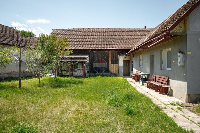 Casă cu 2 camere cu Teren 931 Mp în Șinca