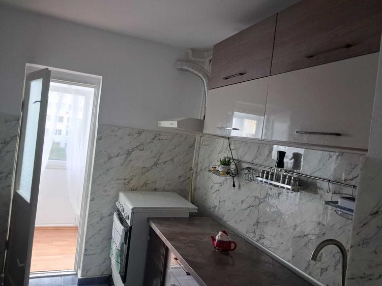 Apartament cu 3 camere decomandat în 8 Martie