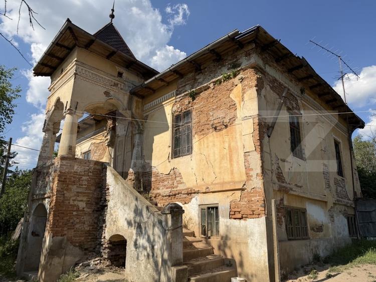 Casă individuală cu 8 camere cu Teren 1200 Mp în Șimnicu de Sus