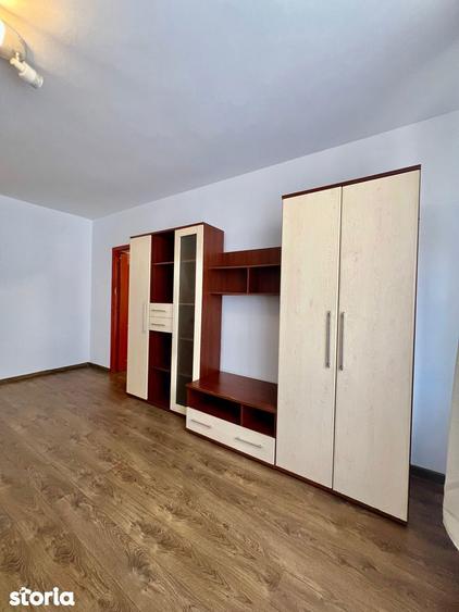 Apartament cu 2 camere semidecomandat, mobilat în Piața Unirii