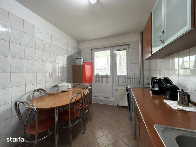Apartament cu 4 camere decomandat în Berceni