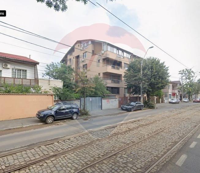 Apartament cu 3 camere semidecomandat, mobilat în Jiului