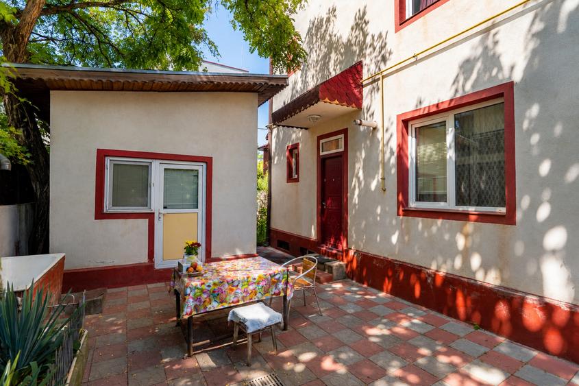 Casă individuală cu 6 camere cu Canalizare în Brâncoveanu