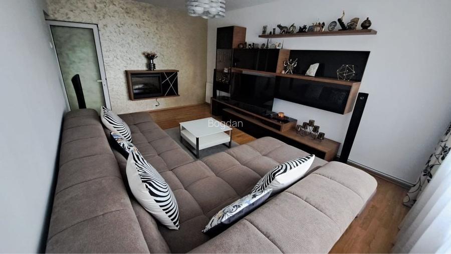 Vand apartament cu 3 camere, Mioveni, zona Robea