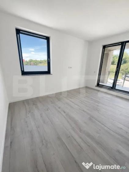 Apartament cu 3 camere semidecomandat în Centura