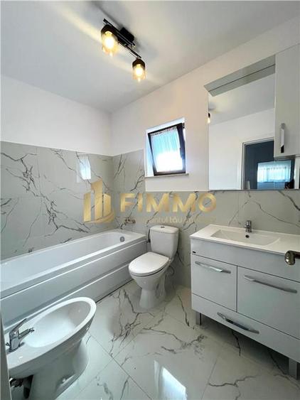 Casă cu 4 camere cu Teren 30 Mp în Est