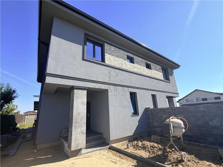 Duplex cu 4 camere cu Canalizare în Moșnița Nouă