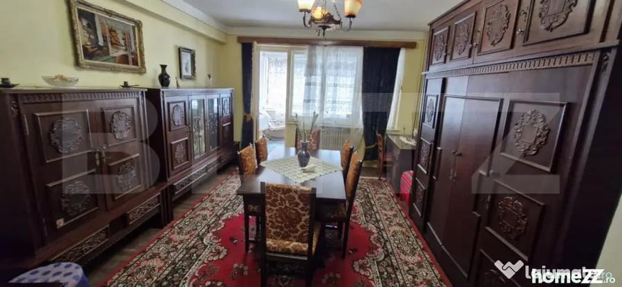 Apartament cu 3 camere decomandat în Central