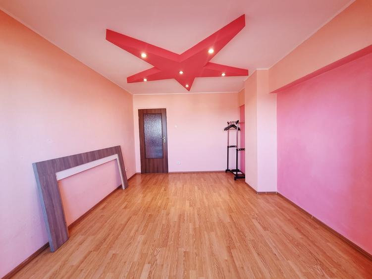 Apartament cu 2 camere decomandat în Ultimul leu