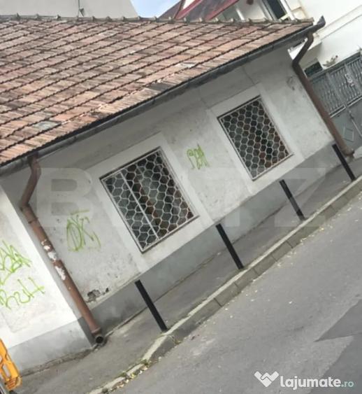 Casă cu 2 camere cu Teren 300 Mp în Central