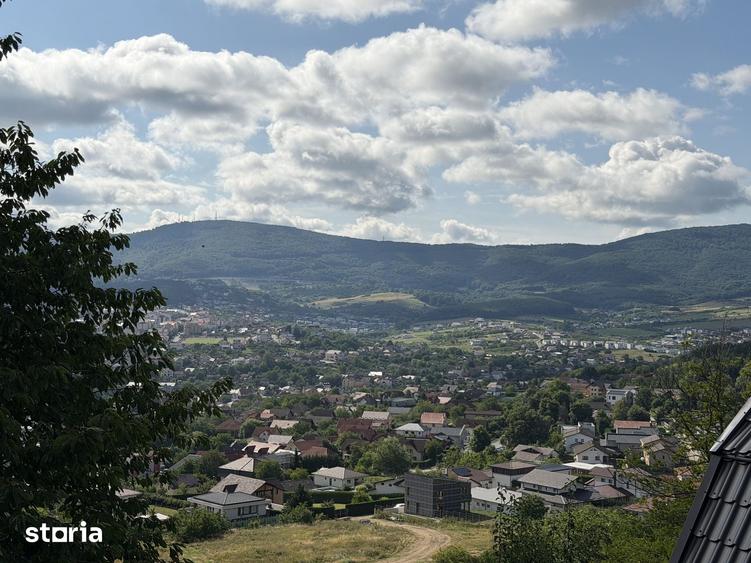 Casă cu 4 camere cu Teren 500 Mp în Central