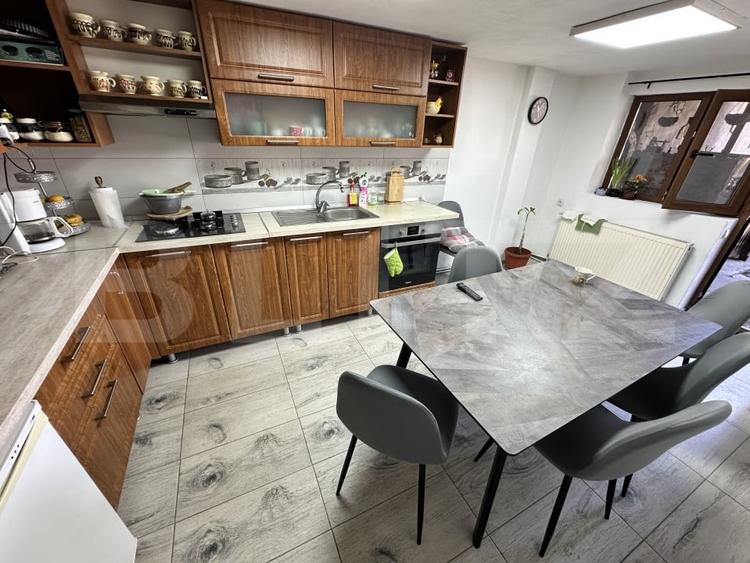 Casă individuală cu 6 camere cu Canalizare în Orăștie