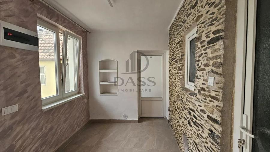 Casă individuală cu 2 camere cu Canalizare în Central