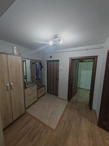 Apartament cu 3 camere semidecomandat în Exterior Vest