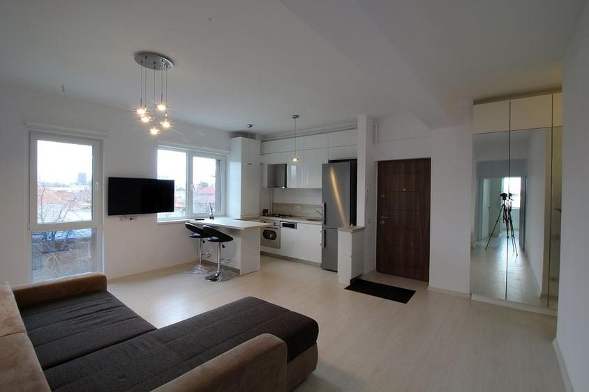 Apartament cu 3 camere decomandat, mobilat în Domenii