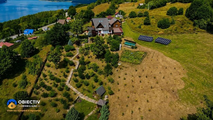 Casă cu 5 camere cu Teren 10138 Mp în Hangu