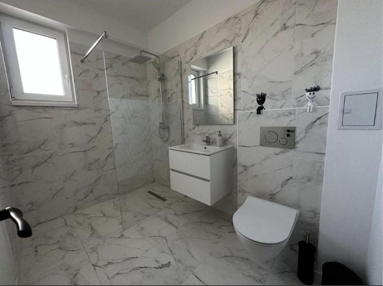 Apartament cu 3 camere decomandat, mobilat în Ampoi 3