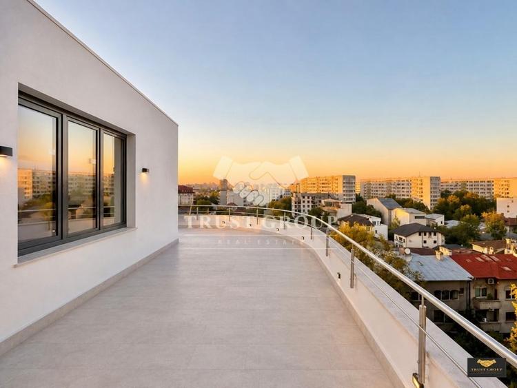 Penthouse cu 3 camere decomandat în Mihai Bravu