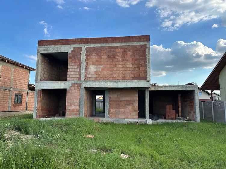 Casă cu 3 camere cu Teren 510 Mp în Bazoș