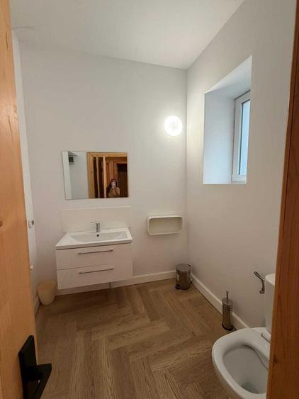 Apartament cu 4 camere semidecomandat în Peninsula