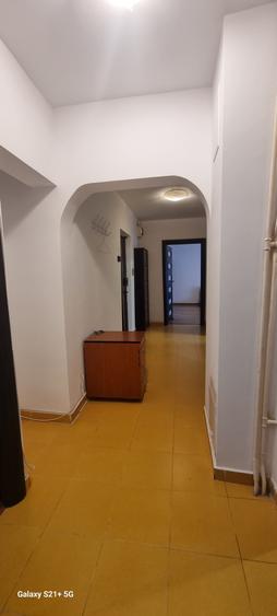 Apartament cu 3 camere decomandat în Brâncoveanu