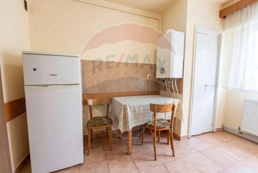 Apartament cu 3 camere decomandat în Est