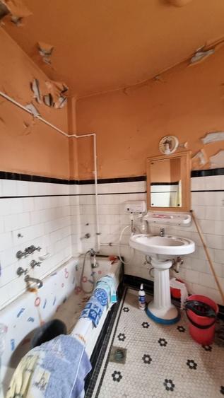 Apartament cu 3 camere semidecomandat în Unirii