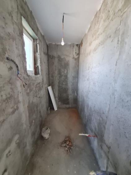 Duplex cu 4 camere cu Canalizare în Parța