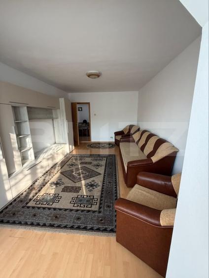 Apartament cu 3 camere decomandat, mobilat în Tractorul