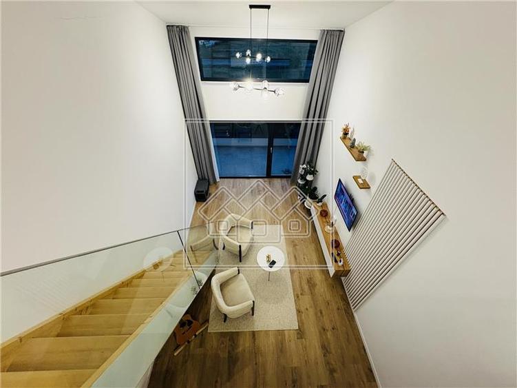 Penthouse cu 5 camere decomandat în Exterior Vest