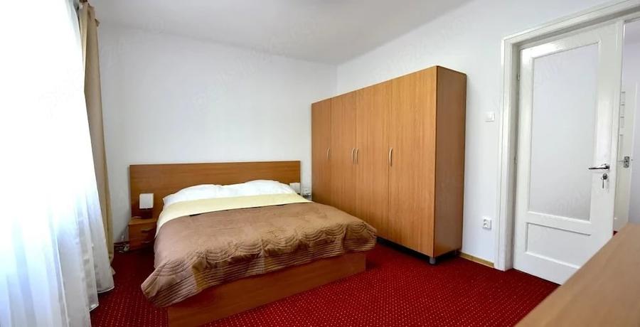 Apartament cu 3 camere semidecomandat, mobilat în Colentina
