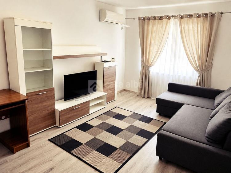Apartament cu 2 camere decomandat, mobilat în Podul de Fier