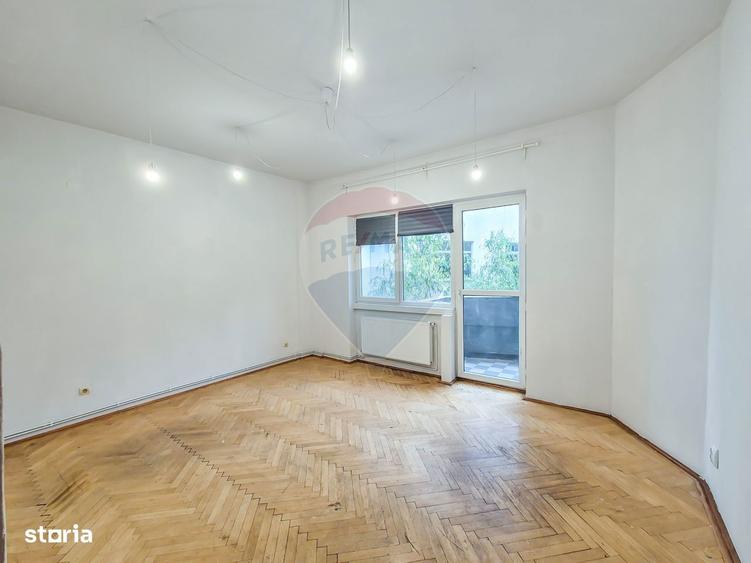 Apartament cu 4 camere semidecomandat în Armeneasca